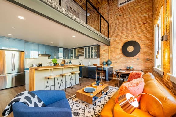 Historic Bldg on Washington Blvd | Patio & BBQ