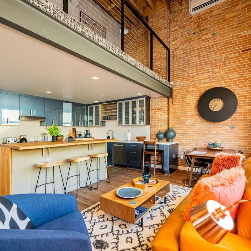 Historic Bldg on Washington Blvd | Patio & BBQ